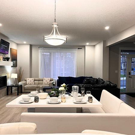 Flowealth Property Luxury Villa Near Lake Netflix Tv Wifi YYC Eksteriør bilde