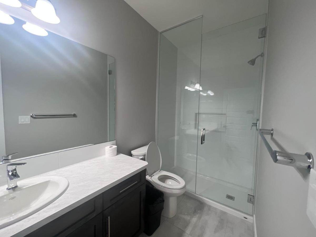 Flowealth Property Luxury Villa Near Lake Netflix Tv Wifi YYC Eksteriør bilde