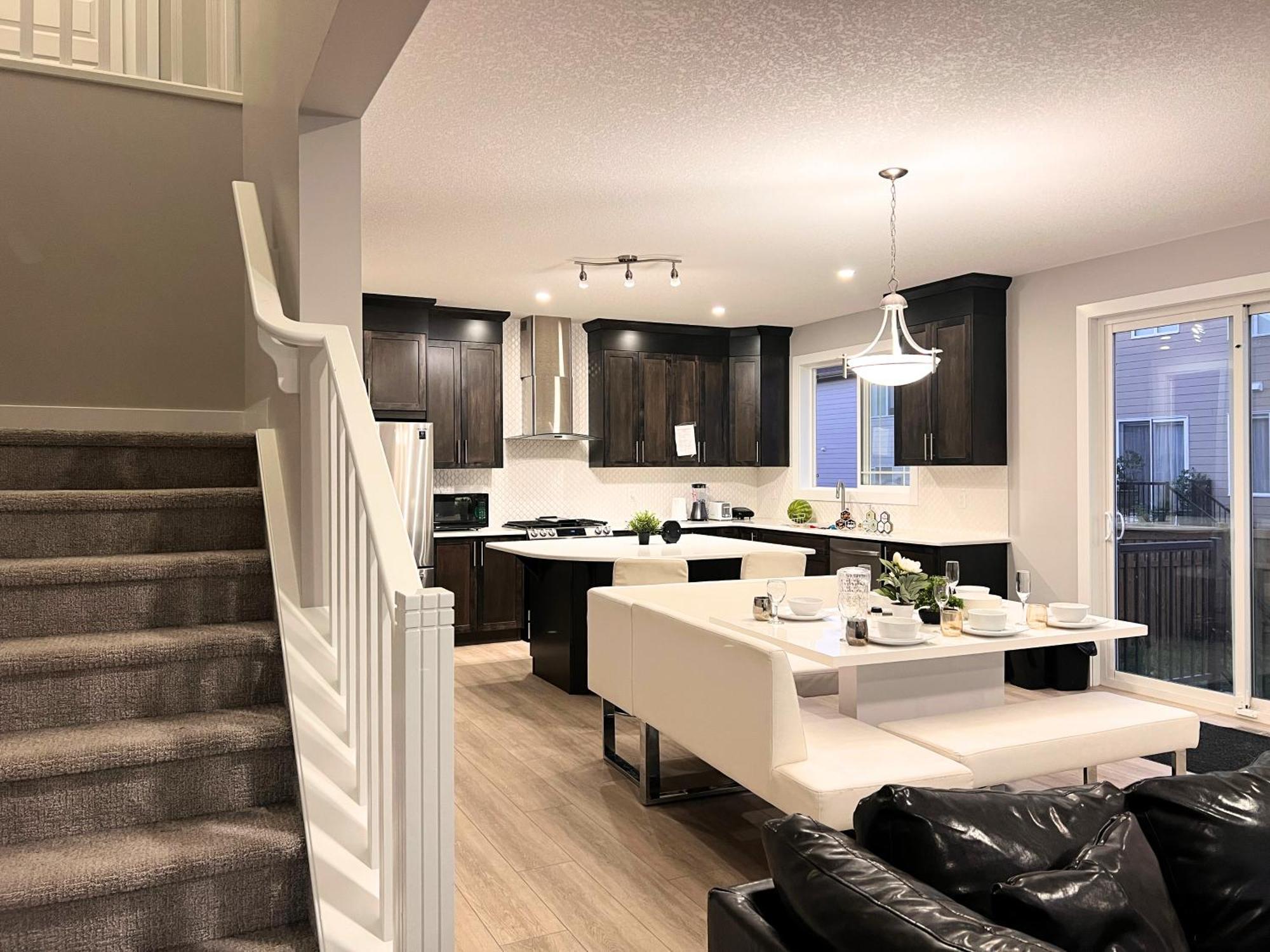 Flowealth Property Luxury Villa Near Lake Netflix Tv Wifi YYC Eksteriør bilde