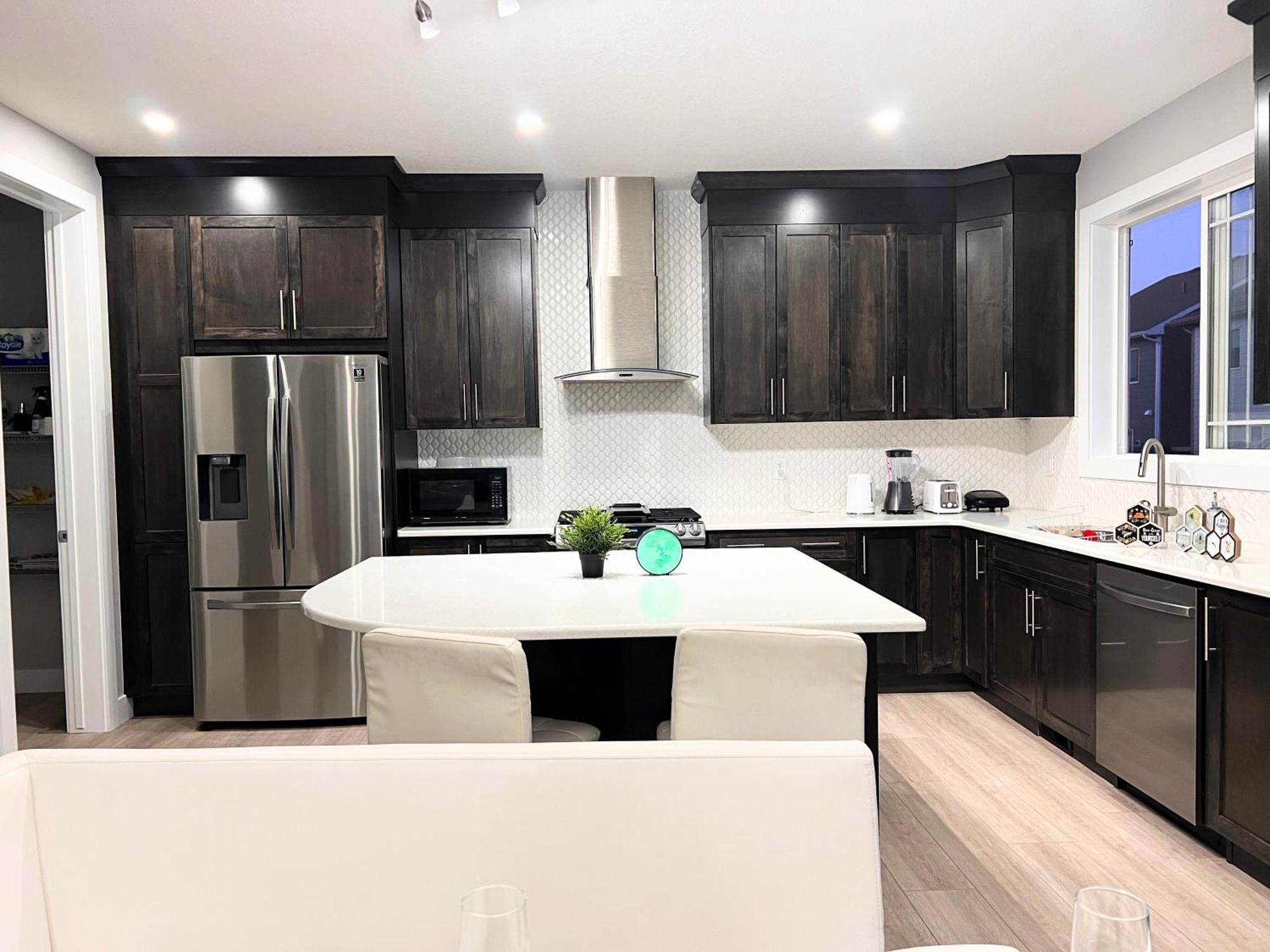 Flowealth Property Luxury Villa Near Lake Netflix Tv Wifi YYC Eksteriør bilde