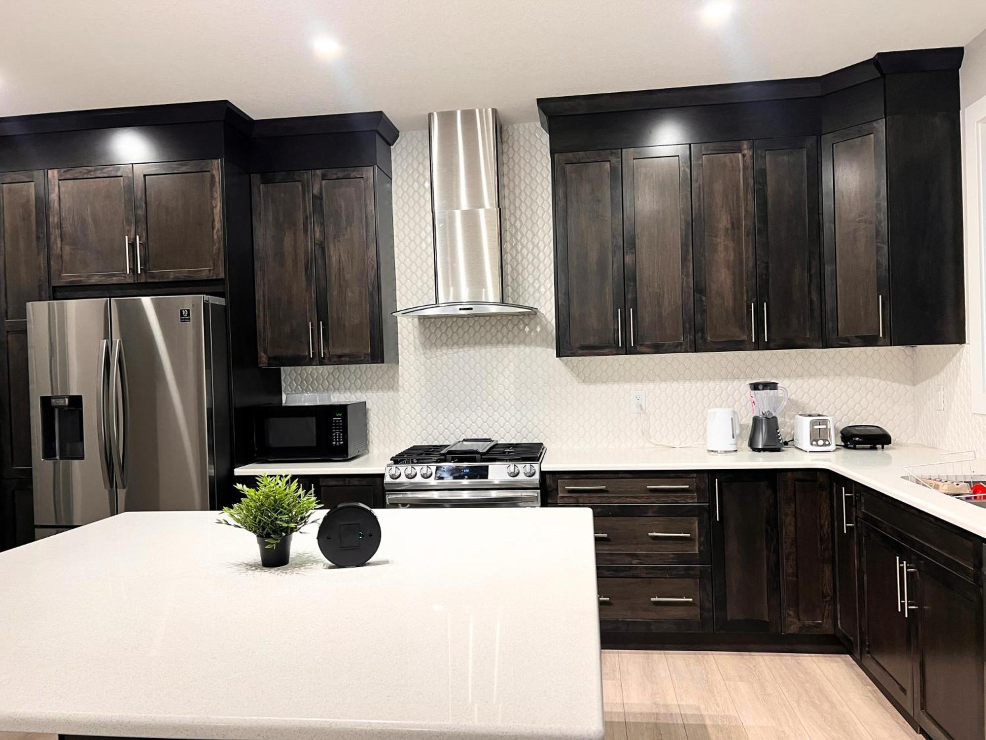 Flowealth Property Luxury Villa Near Lake Netflix Tv Wifi YYC Eksteriør bilde
