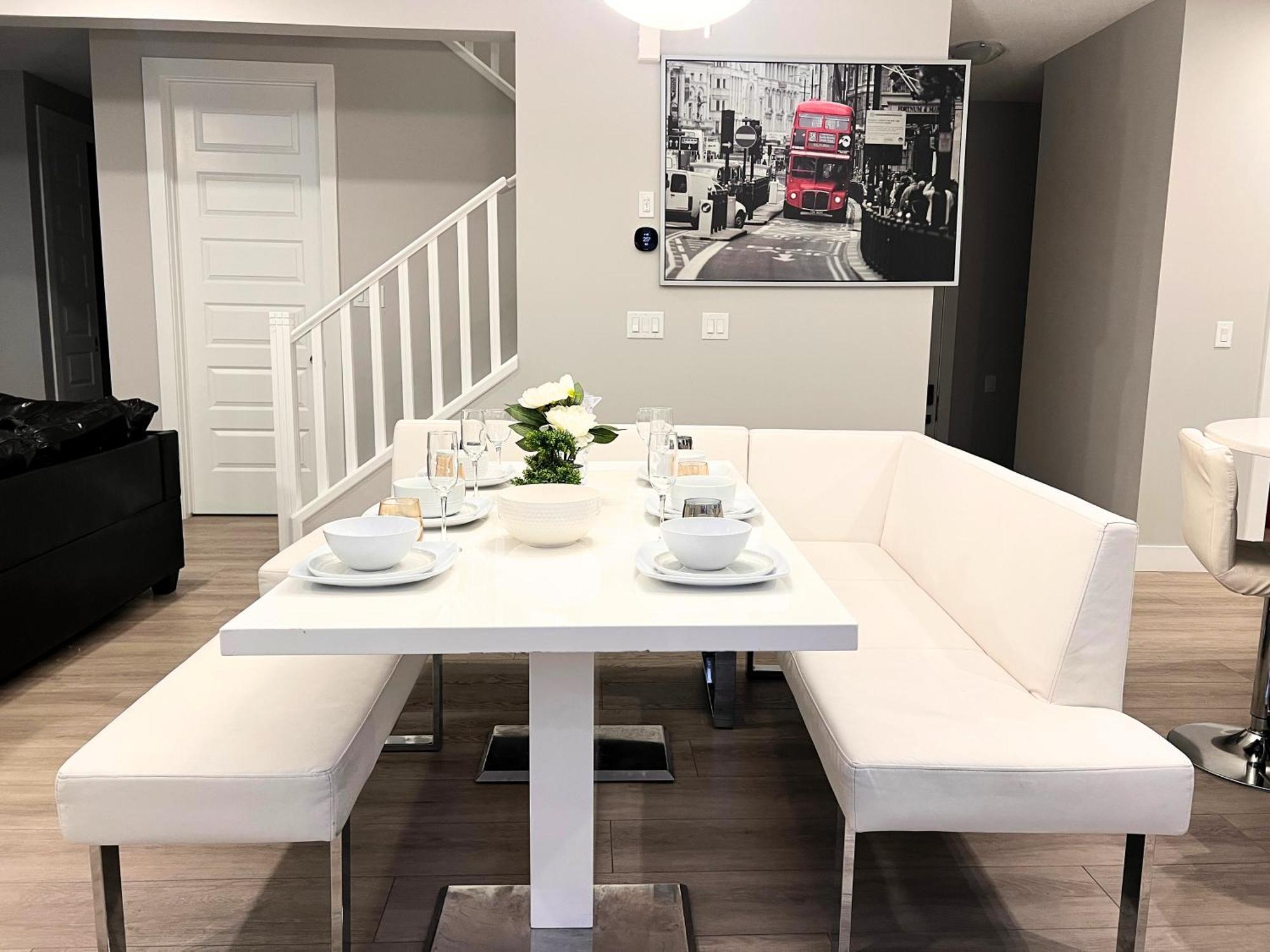 Flowealth Property Luxury Villa Near Lake Netflix Tv Wifi YYC Eksteriør bilde