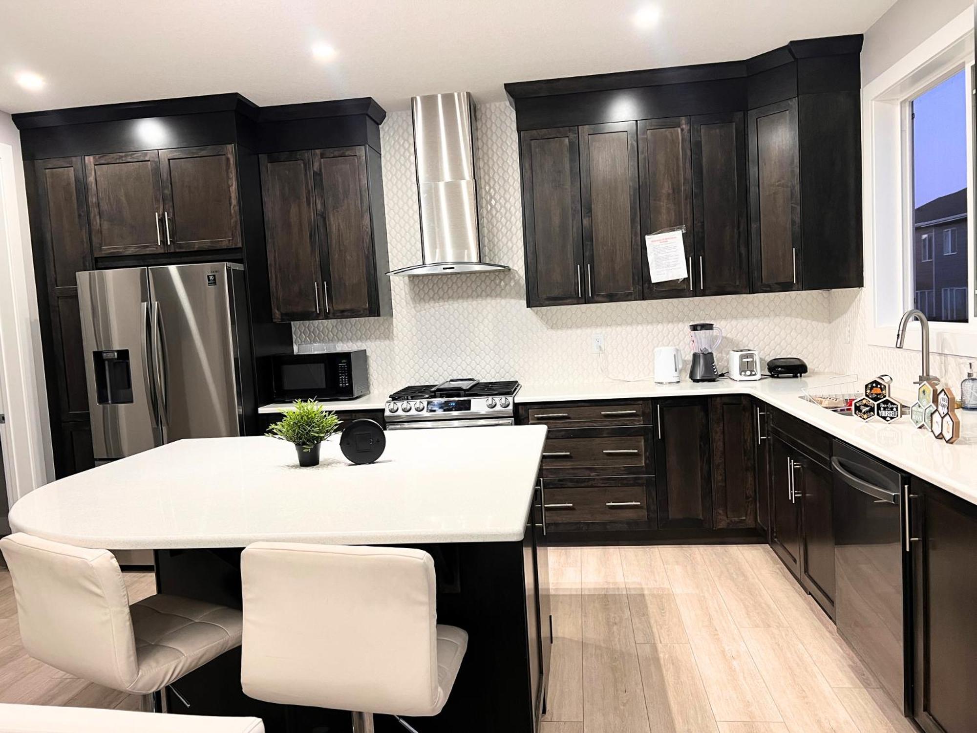 Flowealth Property Luxury Villa Near Lake Netflix Tv Wifi YYC Eksteriør bilde