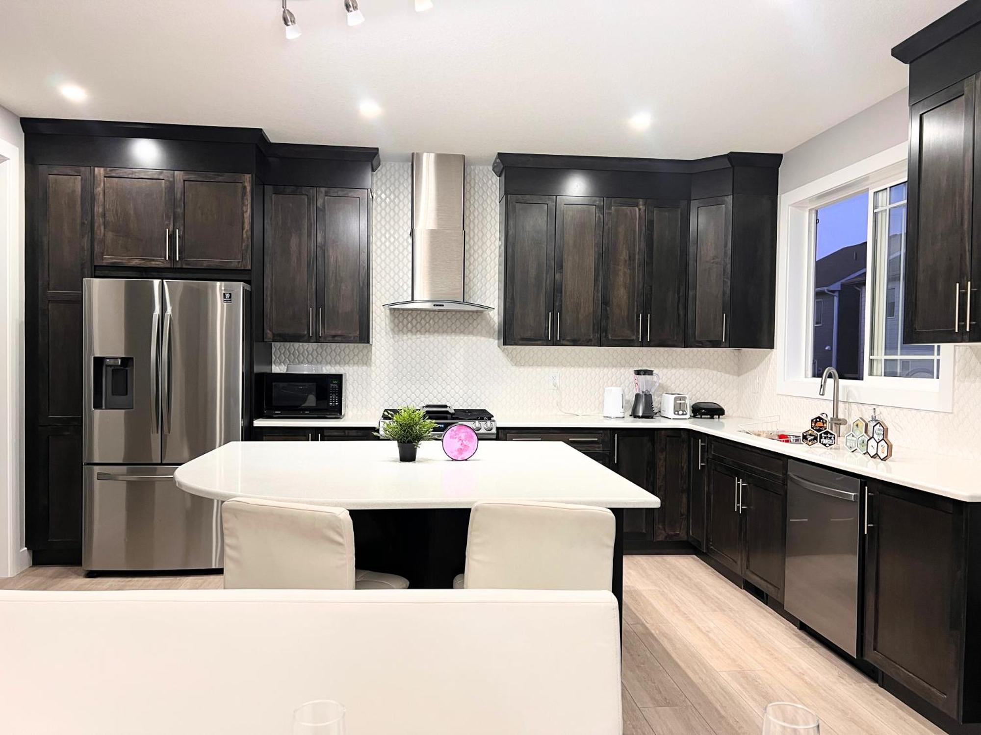 Flowealth Property Luxury Villa Near Lake Netflix Tv Wifi YYC Eksteriør bilde