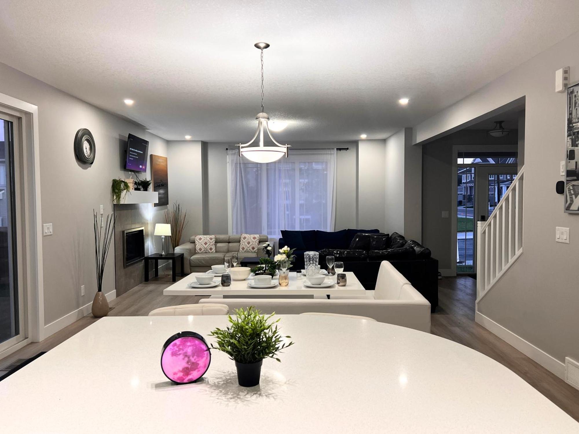 Flowealth Property Luxury Villa Near Lake Netflix Tv Wifi YYC Eksteriør bilde
